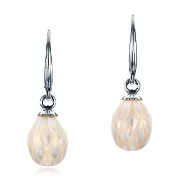 Carved Fresh White Pearl Earrings - Image